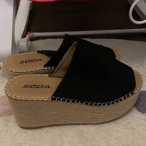 Soda platform sandals